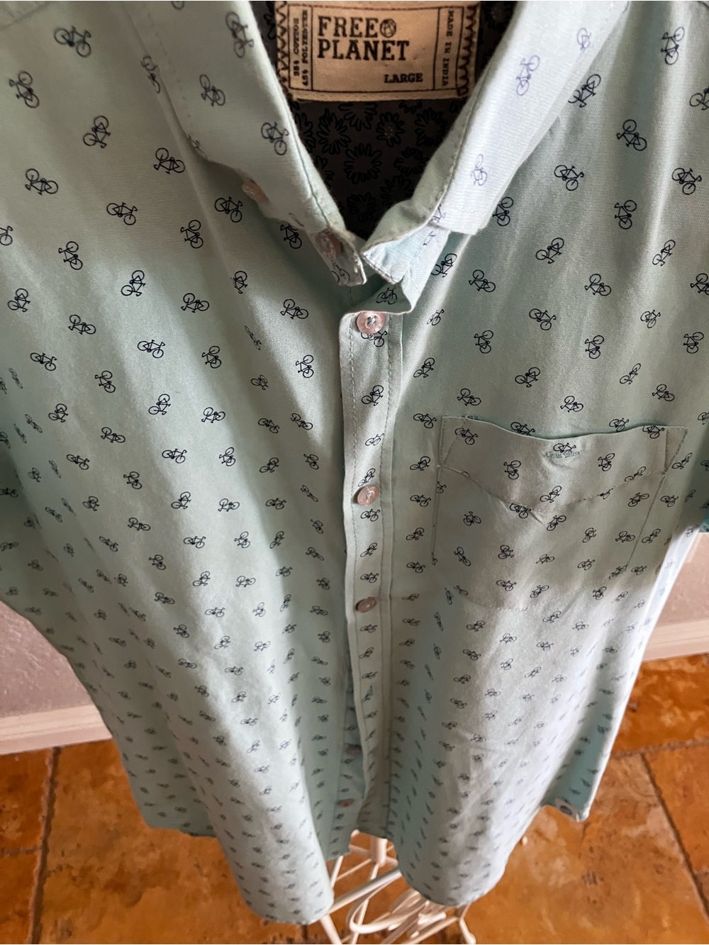Free Planet Men’s Nautical Blue Acciaio Button-Up Shirt with Bicycle Print